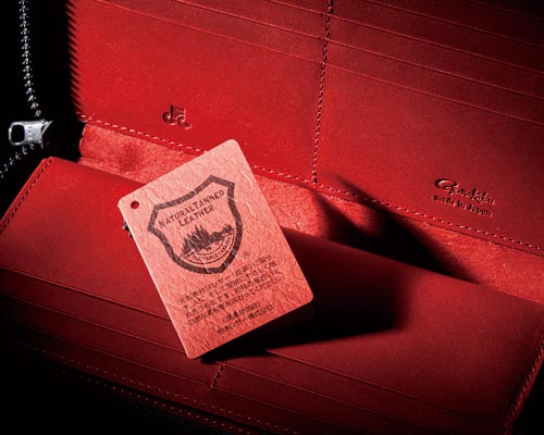 ファスナーを開けた、ロングウォレットの内側